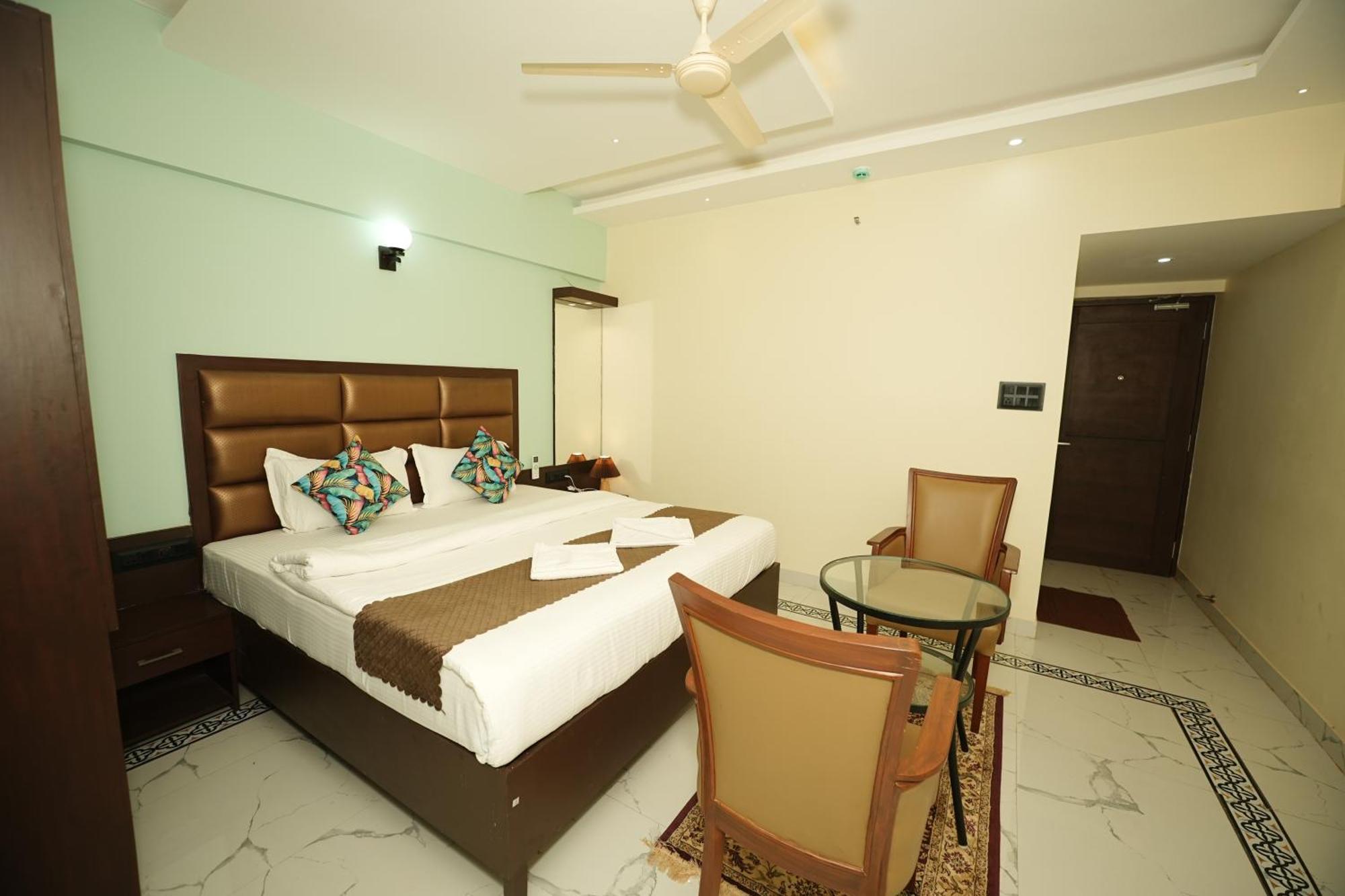 Saikiran Hotel Mapusa Ngoại thất bức ảnh